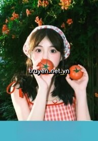 Cà Chua Nhỏ Và Cây Xương Rồng