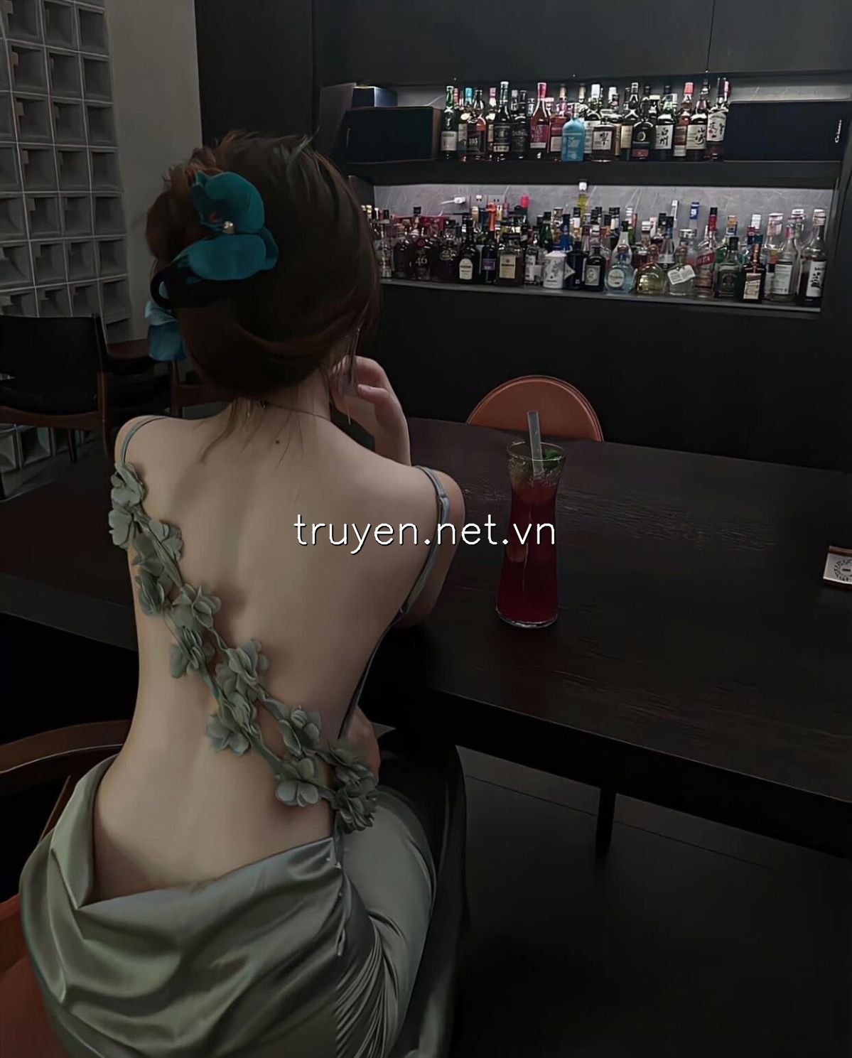 Bị Bầy Sói Rình Rập